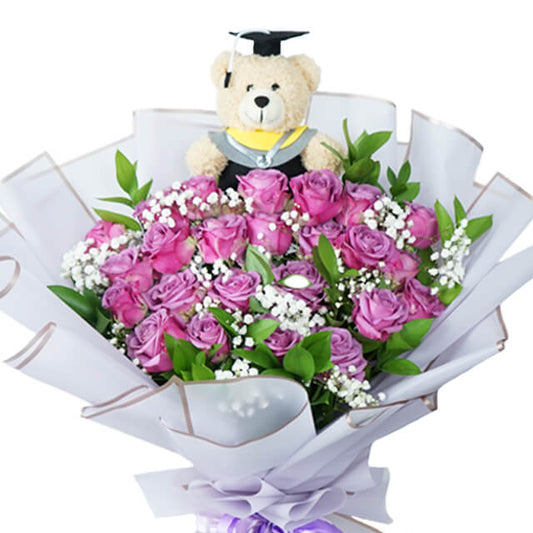 Roses in Teddys Arms